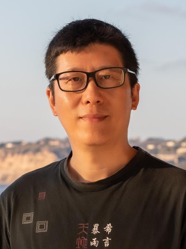 Haifeng Huang headshot